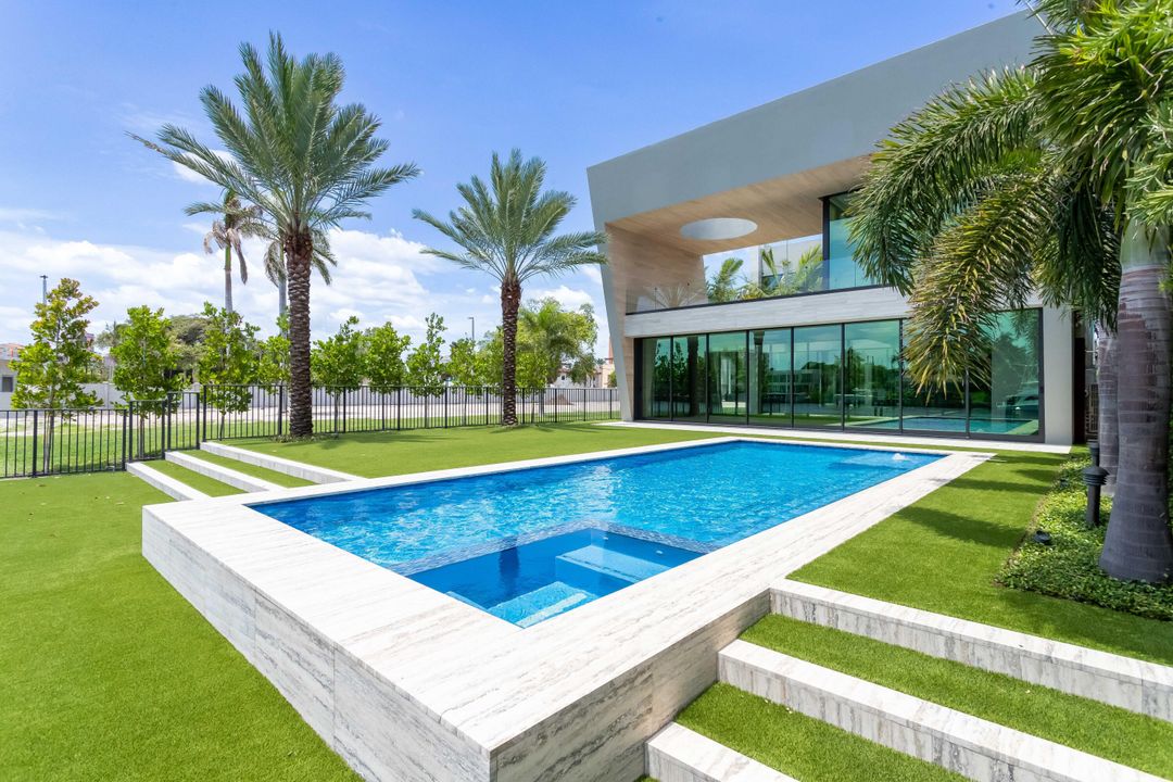 Recently Sold: $21,795,000 (5 beds, 5 baths, 7910 Square Feet)