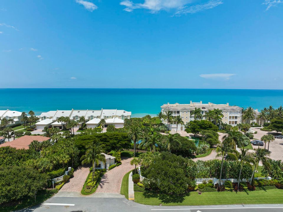 Recently Sold: $2,650,000 (3 beds, 3 baths, 2718 Square Feet)