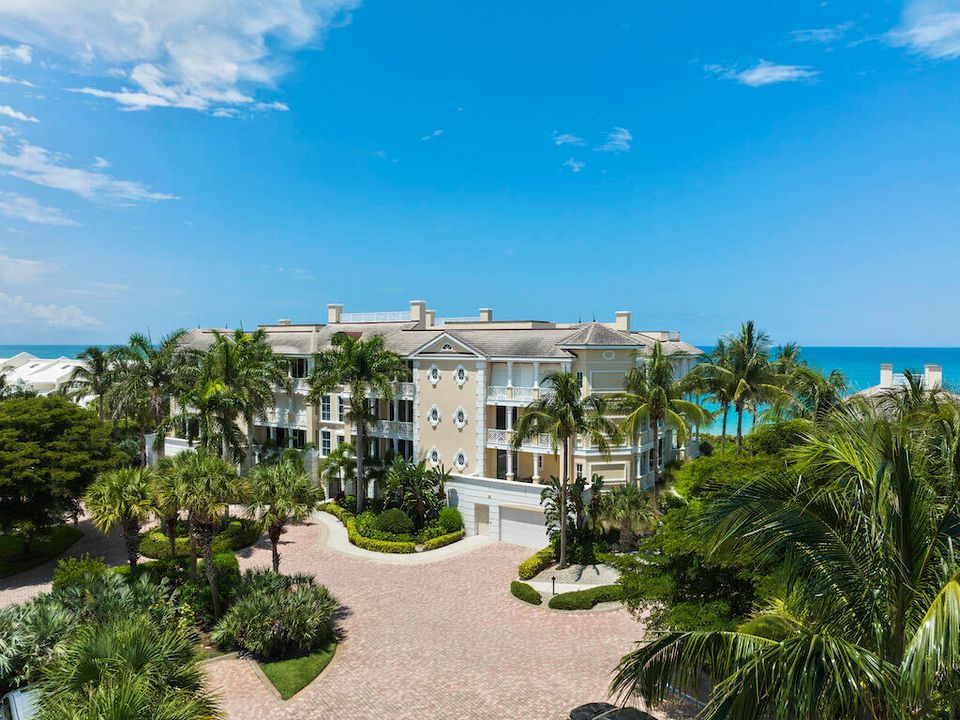 Recently Sold: $2,650,000 (3 beds, 3 baths, 2718 Square Feet)