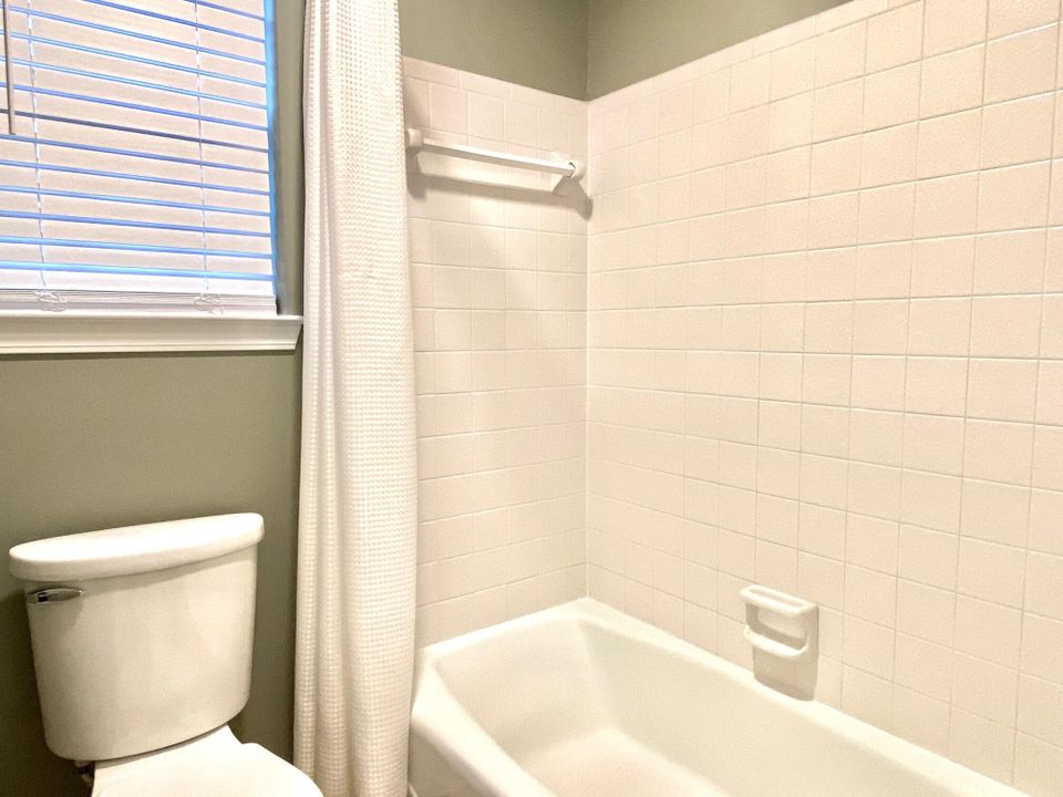 最近售出: $500,000 (3 贝兹, 2 浴室, 2061 平方英尺)