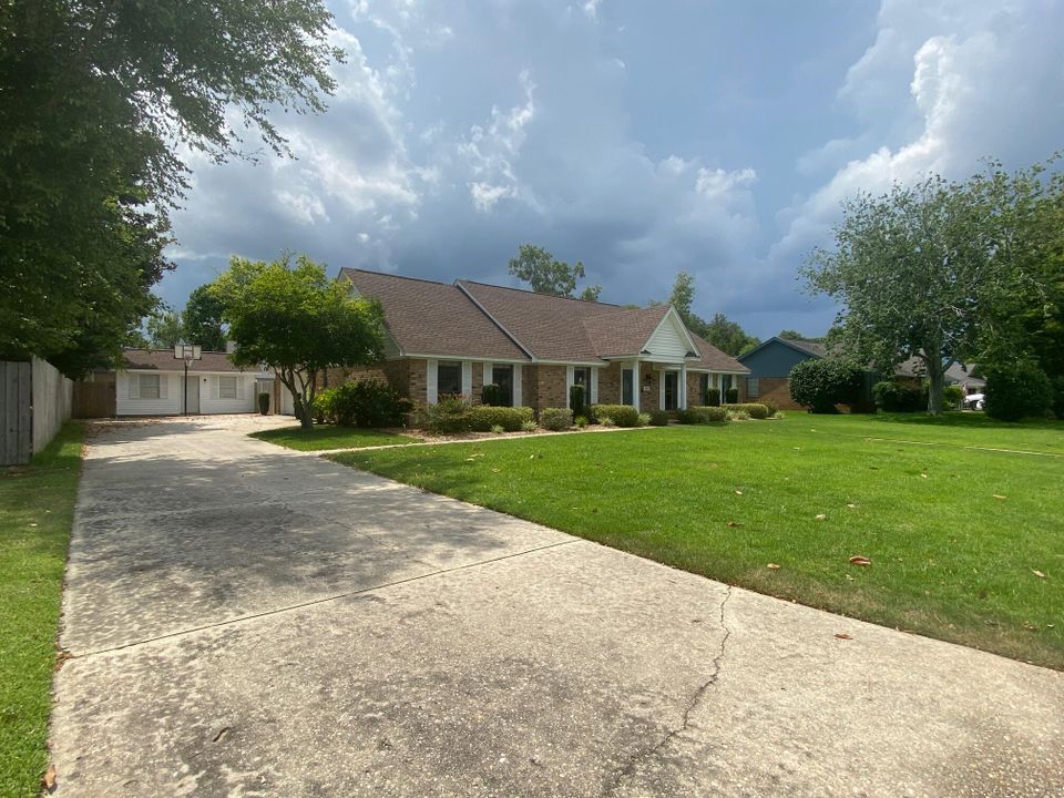 Recently Sold: $500,000 (3 beds, 2 baths, 2061 Square Feet)