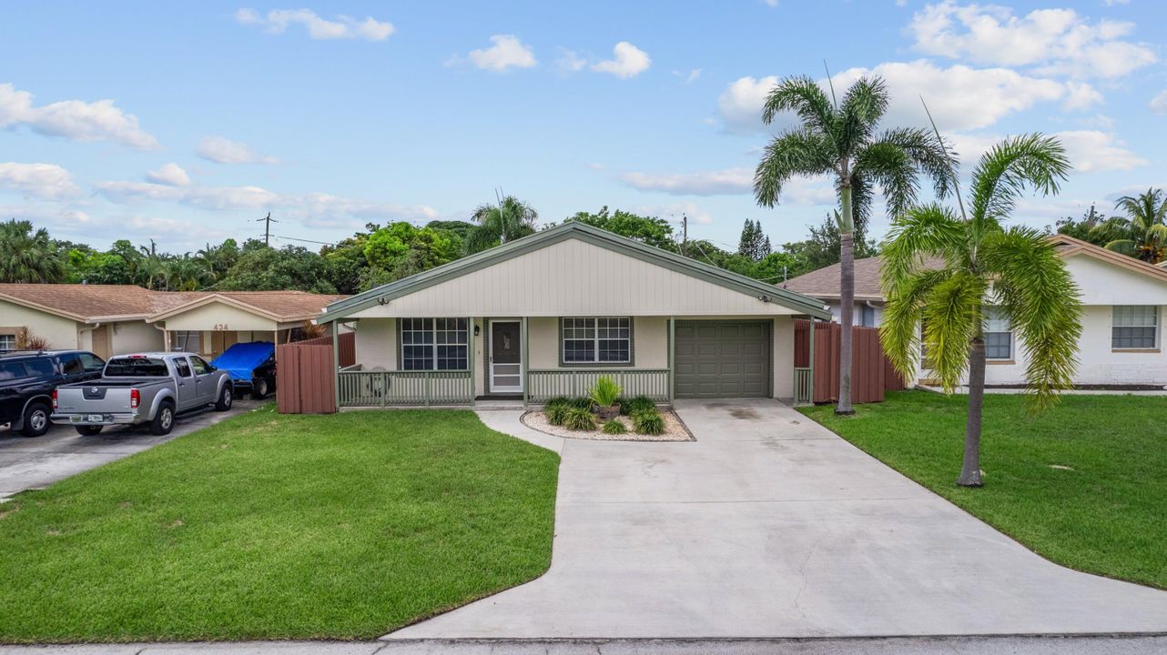 Recently Sold: $500,000 (4 beds, 2 baths, 1489 Square Feet)