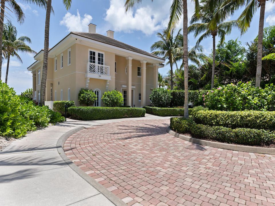 Recently Sold: $2,650,000 (3 beds, 3 baths, 2718 Square Feet)