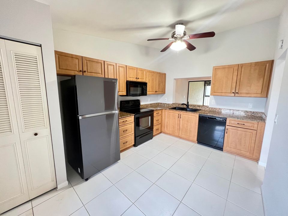 Recently Rented: $2,200 (2 beds, 2 baths, 1133 Square Feet)