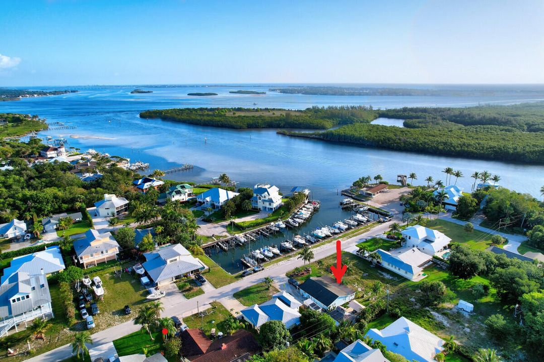 Недавно продано: $800,000 (3 спален, 2 ванн, 1940 Квадратных фут)