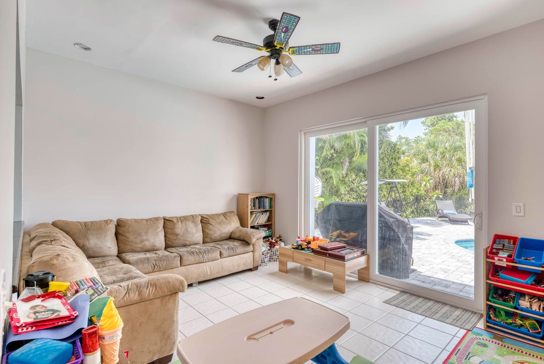 Recently Sold: $625,000 (3 beds, 3 baths, 2309 Square Feet)