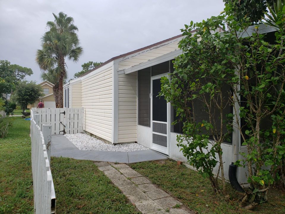 Recently Rented: $2,500 (3 beds, 2 baths, 1294 Square Feet)