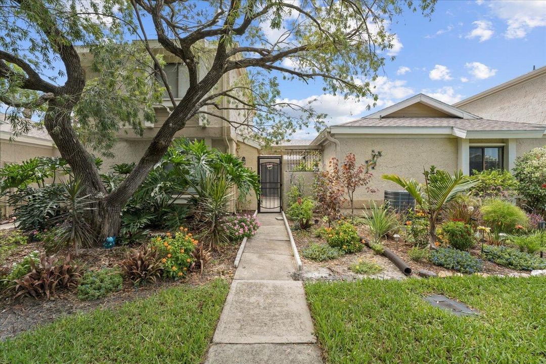 Recently Sold: $220,000 (3 beds, 2 baths, 1156 Square Feet)