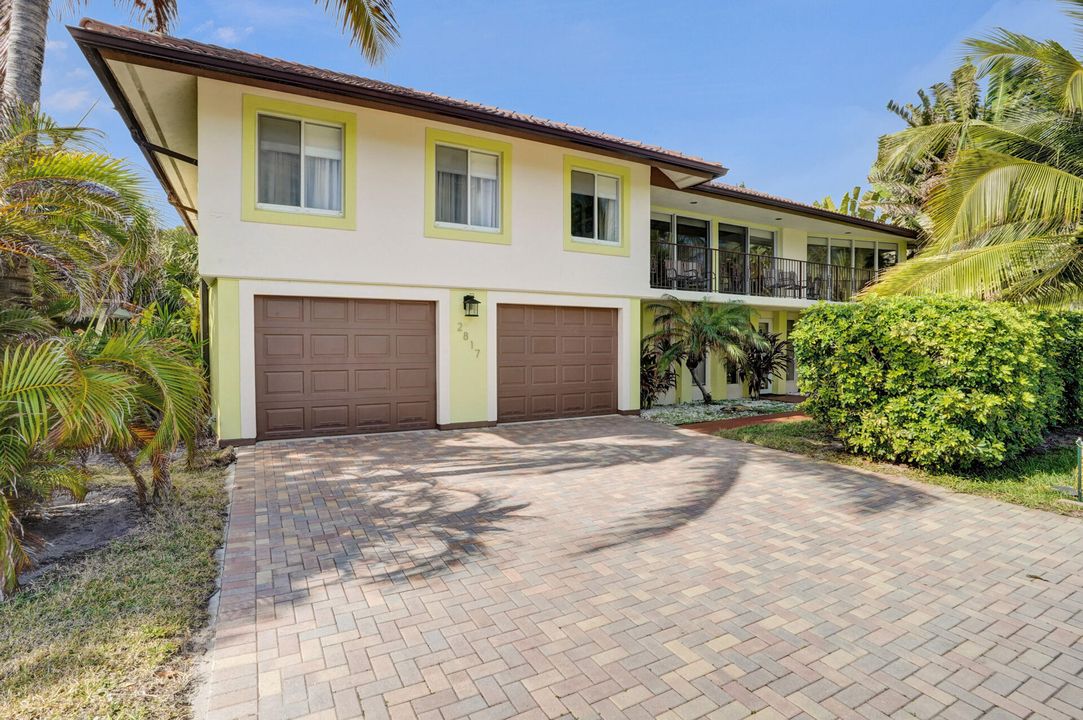 Recently Sold: $3,100,000 (4 beds, 2 baths, 2889 Square Feet)