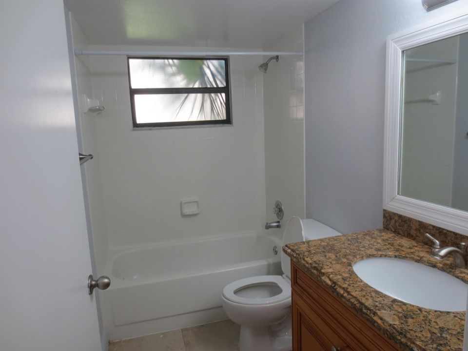 最近租的: $1,850 (2 贝兹, 2 浴室, 904 平方英尺)