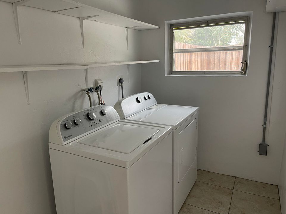 Недавно арендовано: $2,400 (2 спален, 2 ванн, 1400 Квадратных фут)