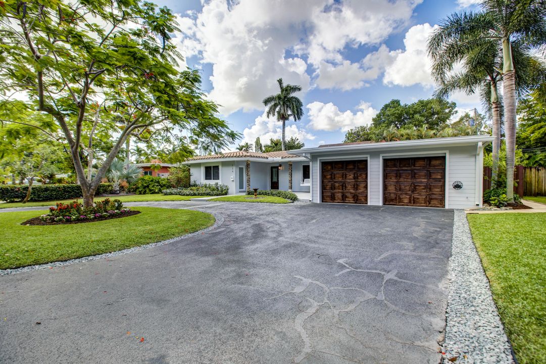Recently Sold: $1,399,000 (4 beds, 3 baths, 2365 Square Feet)