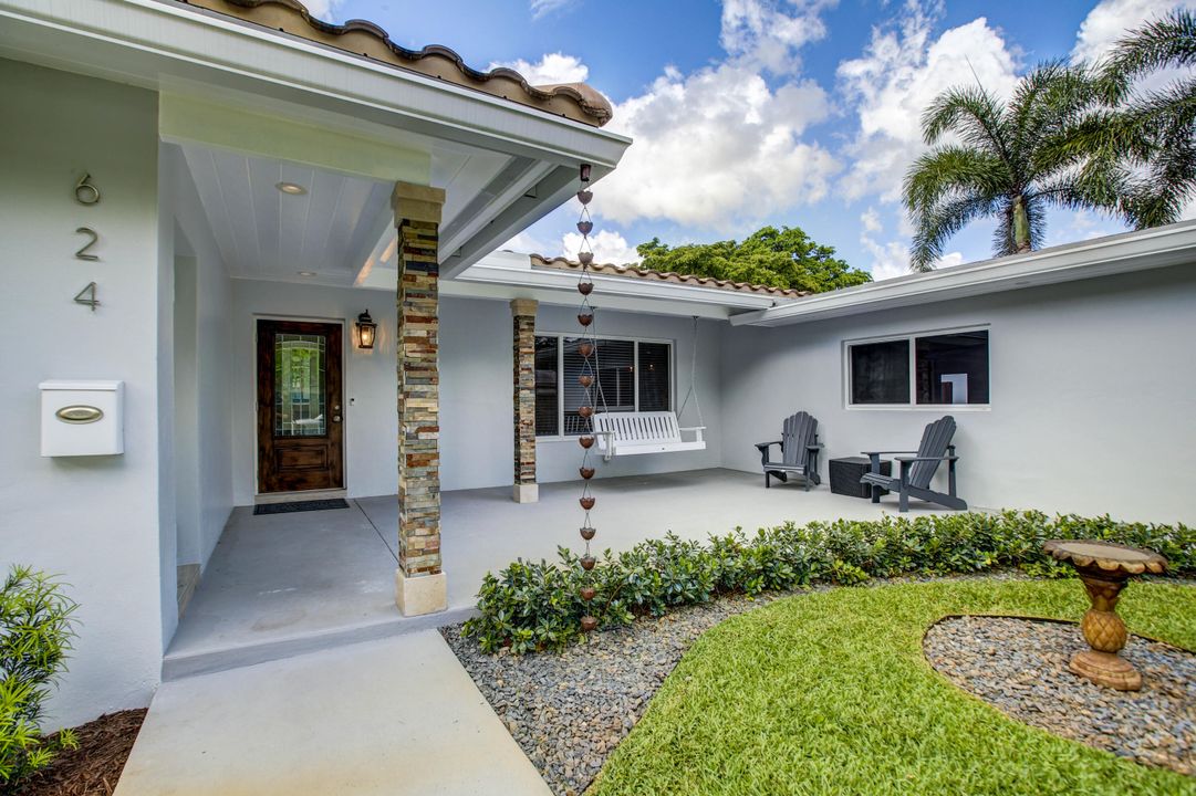 Recently Sold: $1,399,000 (4 beds, 3 baths, 2365 Square Feet)