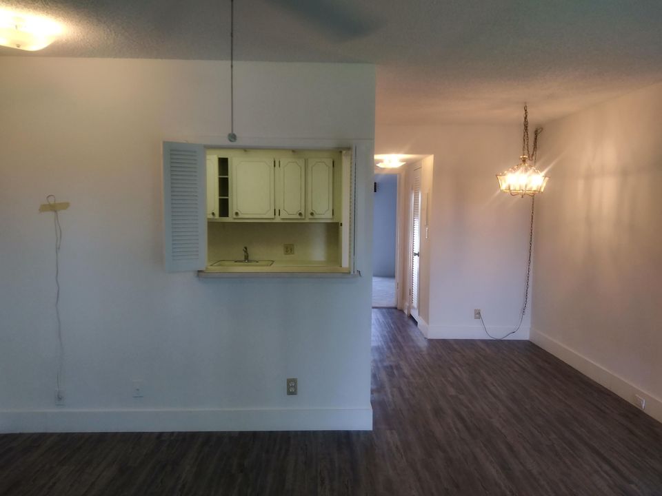 Recently Rented: $1,200 (1 beds, 1 baths, 601 Square Feet)