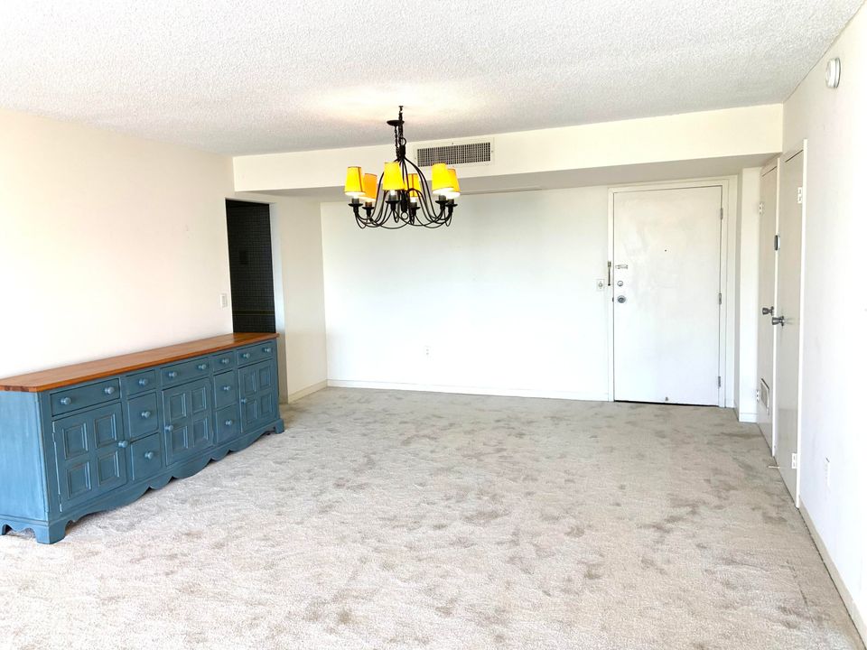 Recently Rented: $3,150 (2 beds, 2 baths, 1402 Square Feet)
