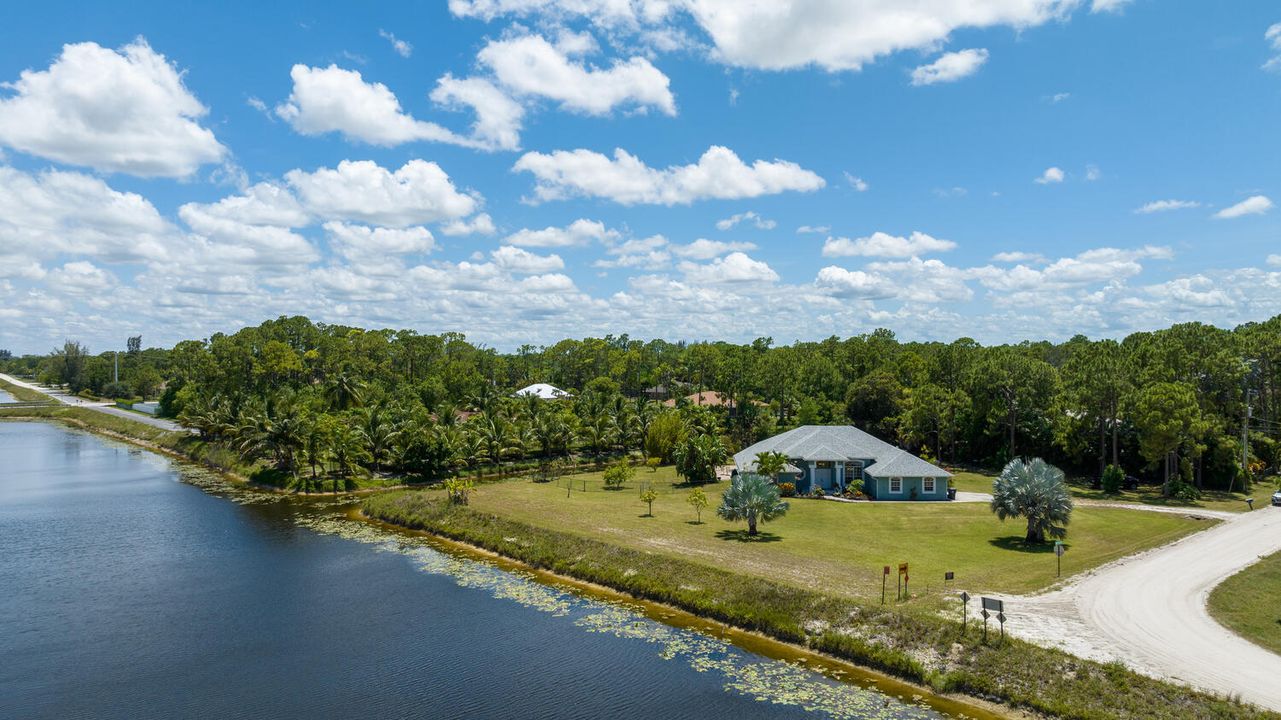 Vendido Recientemente: $699,900 (3 camas, 2 baños, 2374 Pies cuadrados)