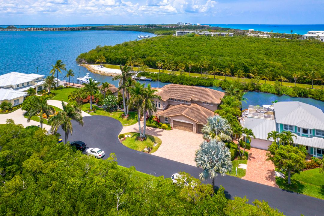 Recently Sold: $3,800,000 (4 beds, 3 baths, 3891 Square Feet)