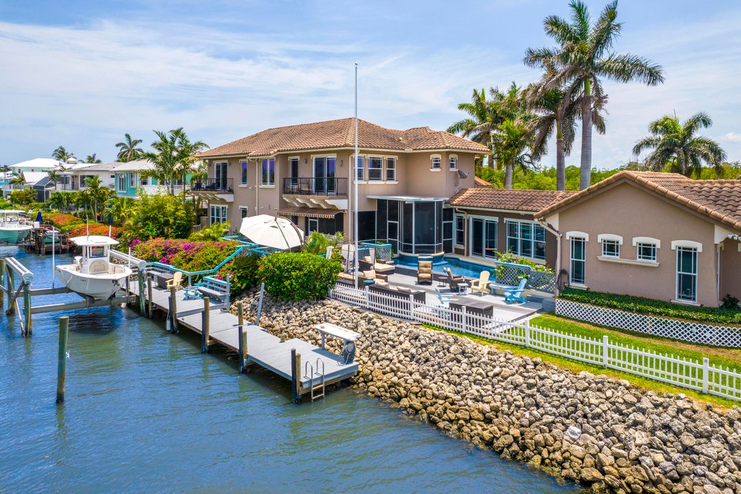 Recently Sold: $3,800,000 (4 beds, 3 baths, 3891 Square Feet)