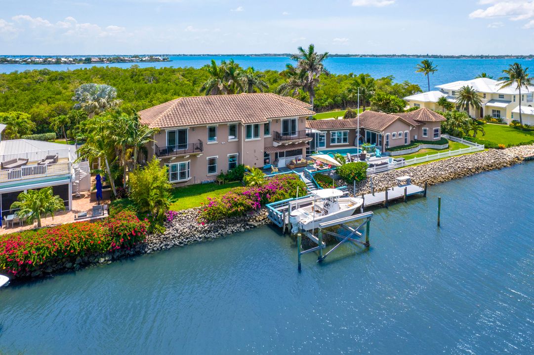 Recently Sold: $3,800,000 (4 beds, 3 baths, 3891 Square Feet)