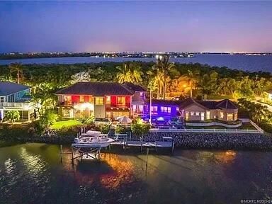 Recently Sold: $3,800,000 (4 beds, 3 baths, 3891 Square Feet)