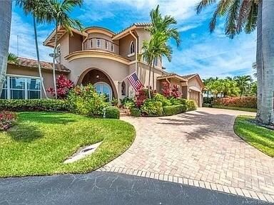 Recently Sold: $3,800,000 (4 beds, 3 baths, 3891 Square Feet)