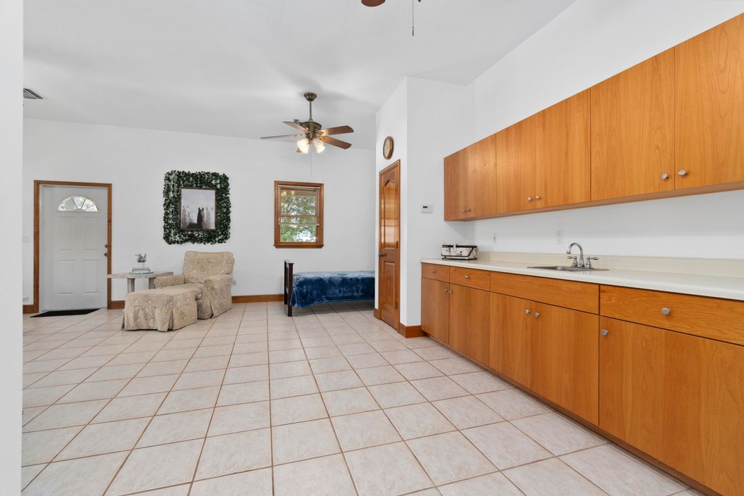 Vendido Recientemente: $1,549,000 (5 camas, 3 baños, 5115 Pies cuadrados)