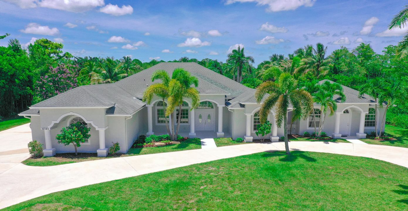 Recently Sold: $1,100,000 (5 beds, 4 baths, 4264 Square Feet)