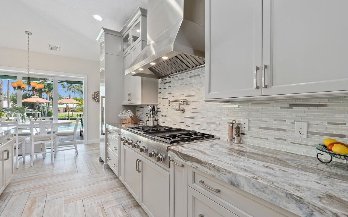 Recently Sold: $2,387,000 (3 beds, 3 baths, 2558 Square Feet)