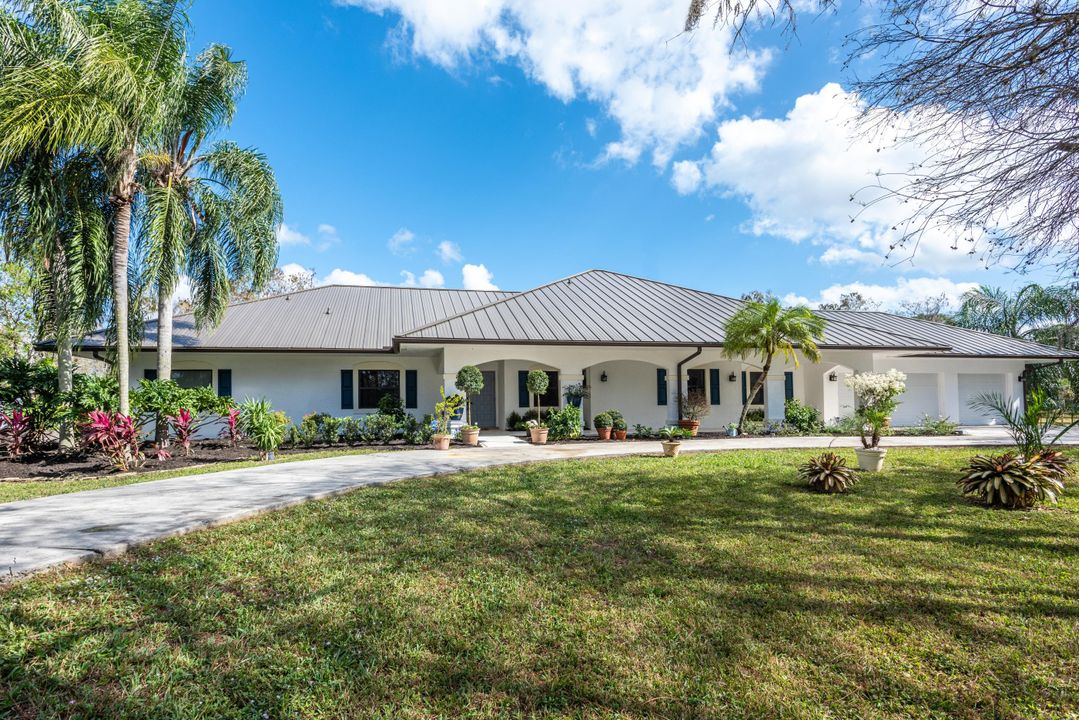 Recently Sold: $4,185,000 (4 beds, 3 baths, 2827 Square Feet)