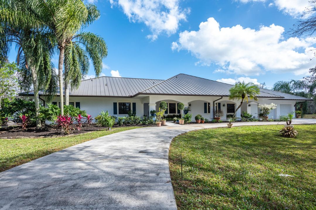 Recently Sold: $4,185,000 (4 beds, 3 baths, 2827 Square Feet)