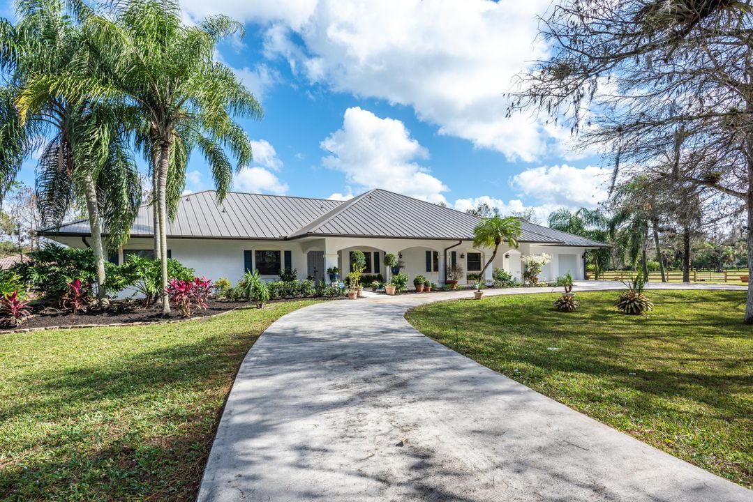 Recently Sold: $4,185,000 (4 beds, 3 baths, 2827 Square Feet)