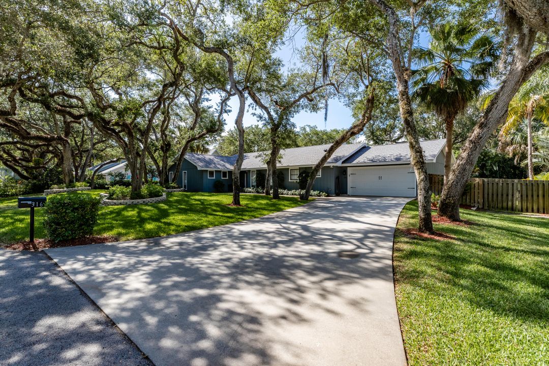 Active With Contract: $1,750,000 (3 beds, 3 baths, 2412 Square Feet)