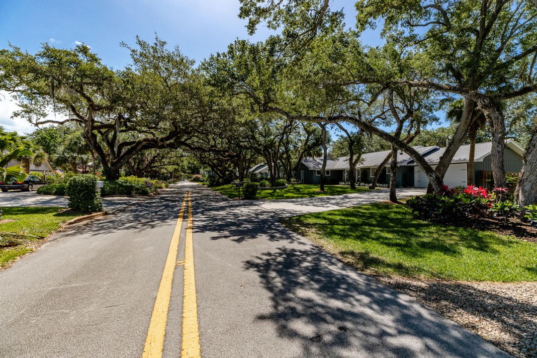 Active With Contract: $1,750,000 (3 beds, 3 baths, 2412 Square Feet)