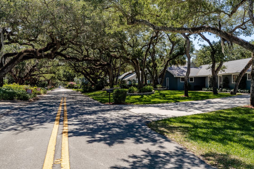 Active With Contract: $1,750,000 (3 beds, 3 baths, 2412 Square Feet)