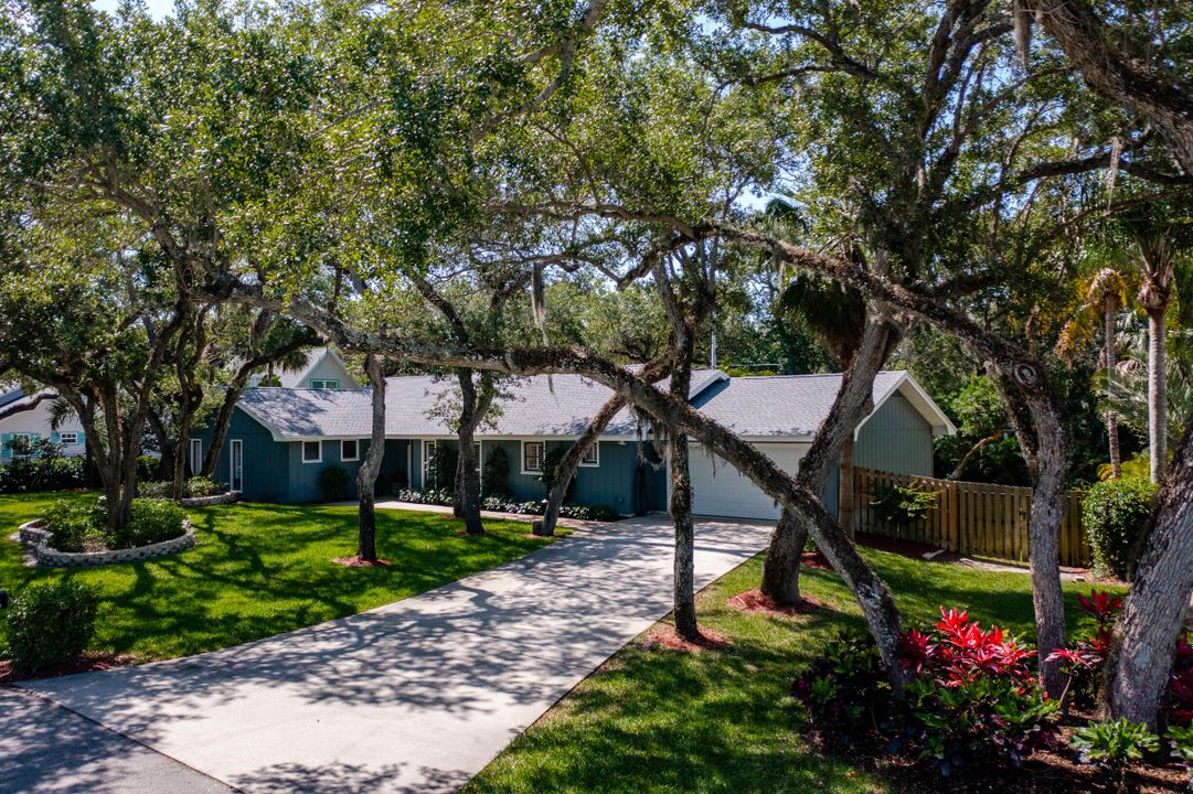 Active With Contract: $1,750,000 (3 beds, 3 baths, 2412 Square Feet)