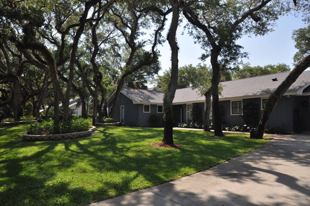 Active With Contract: $1,750,000 (3 beds, 3 baths, 2412 Square Feet)