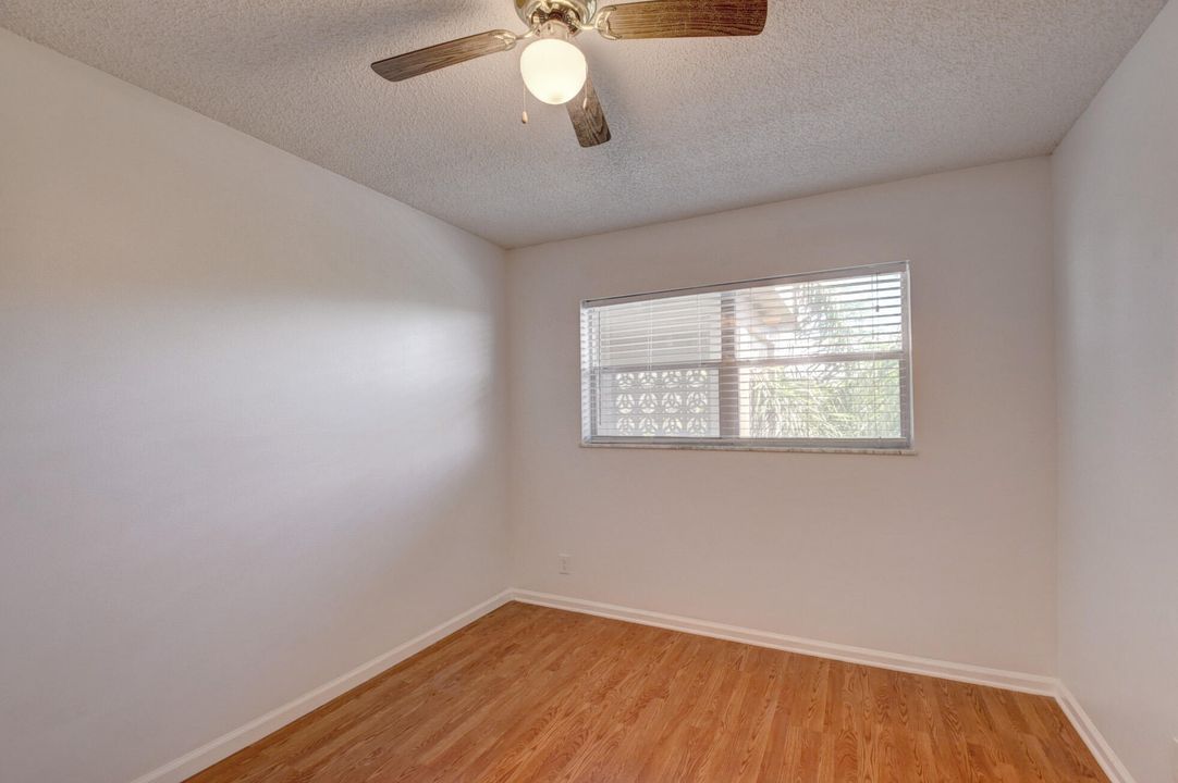 Active With Contract: $1,900 (2 beds, 2 baths, 963 Square Feet)