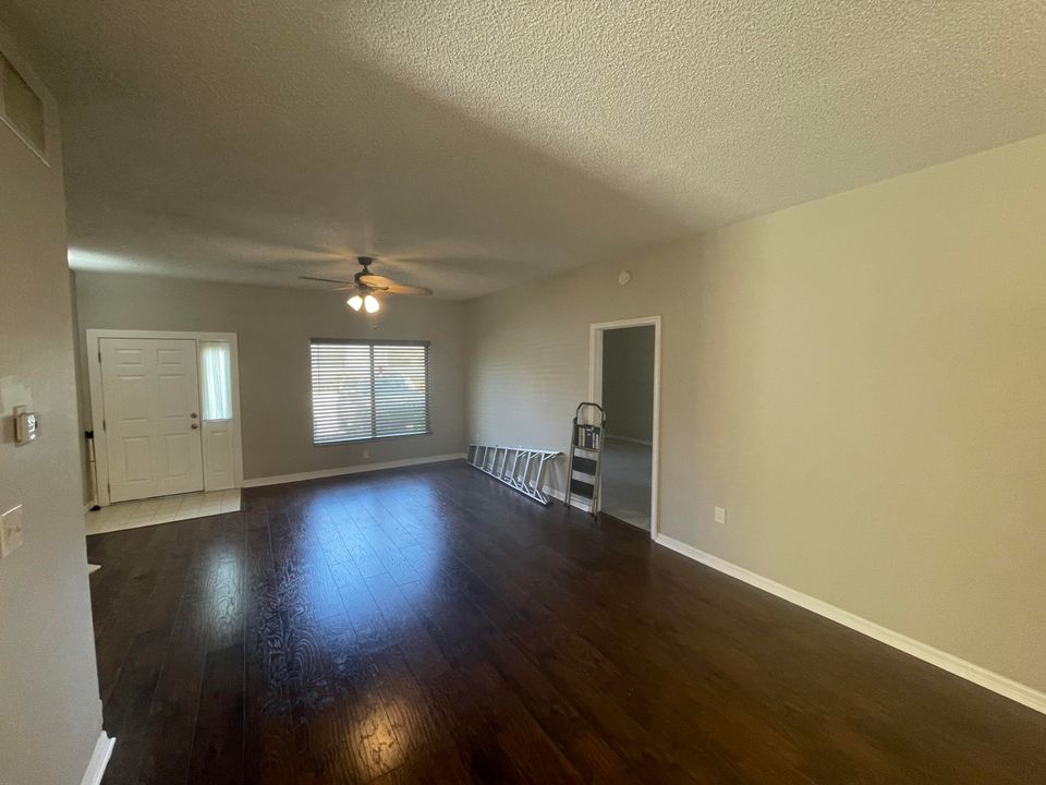Recently Rented: $2,800 (2 beds, 2 baths, 1140 Square Feet)