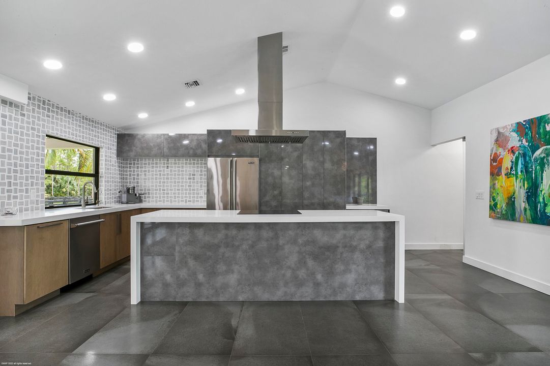 Recently Sold: $2,050,000 (2 beds, 2 baths, 1806 Square Feet)