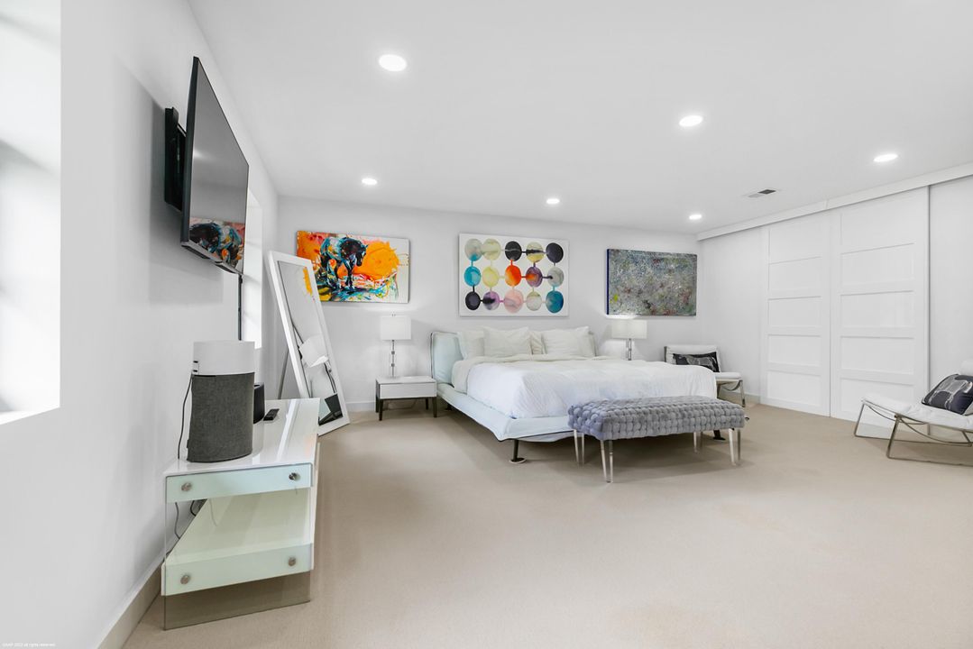 Recently Sold: $2,050,000 (2 beds, 2 baths, 1806 Square Feet)