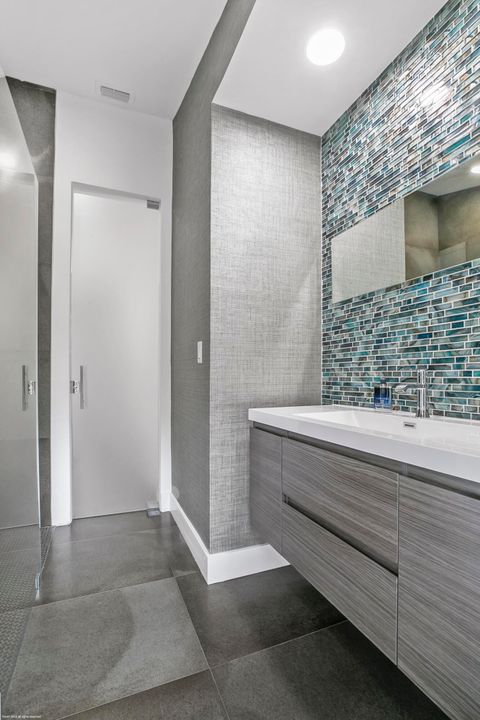 Recently Sold: $2,050,000 (2 beds, 2 baths, 1806 Square Feet)