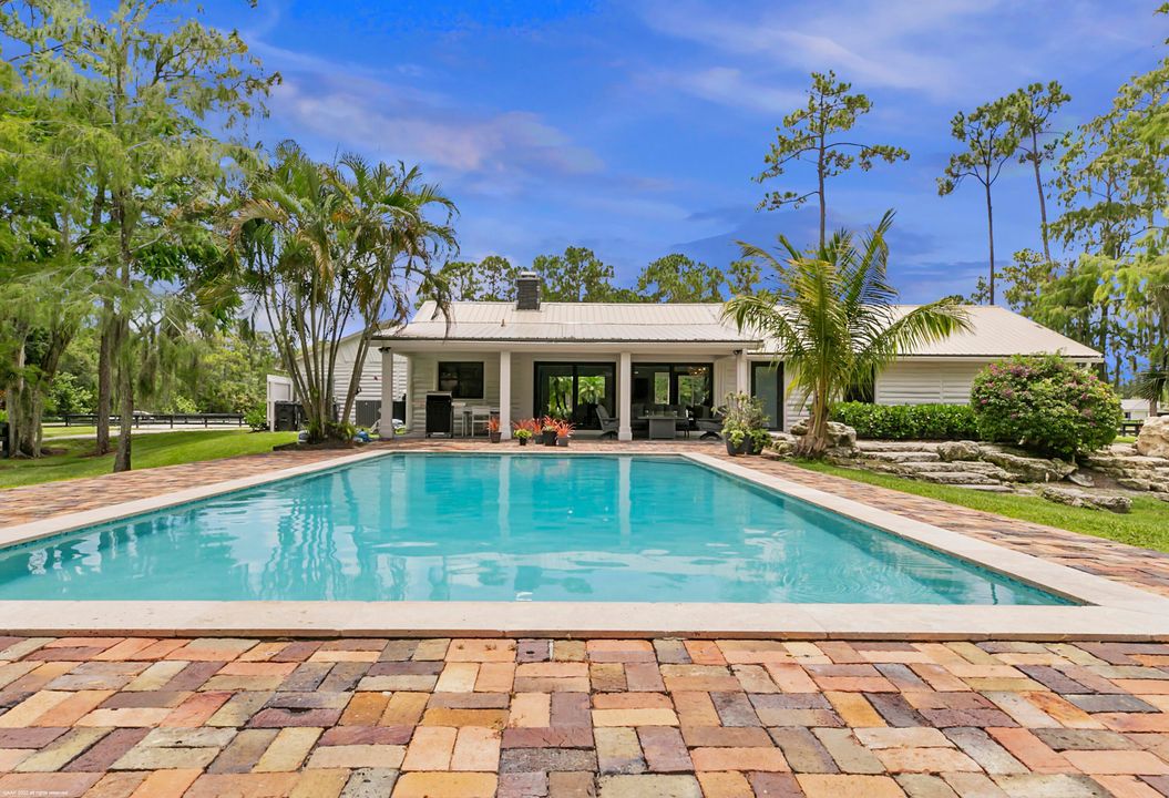 Recently Sold: $2,050,000 (2 beds, 2 baths, 1806 Square Feet)