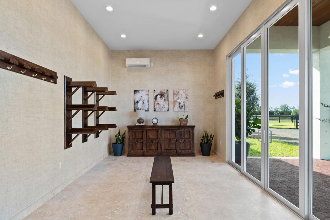 Recently Sold: $5,750,000 (2 beds, 2 baths, 1270 Square Feet)