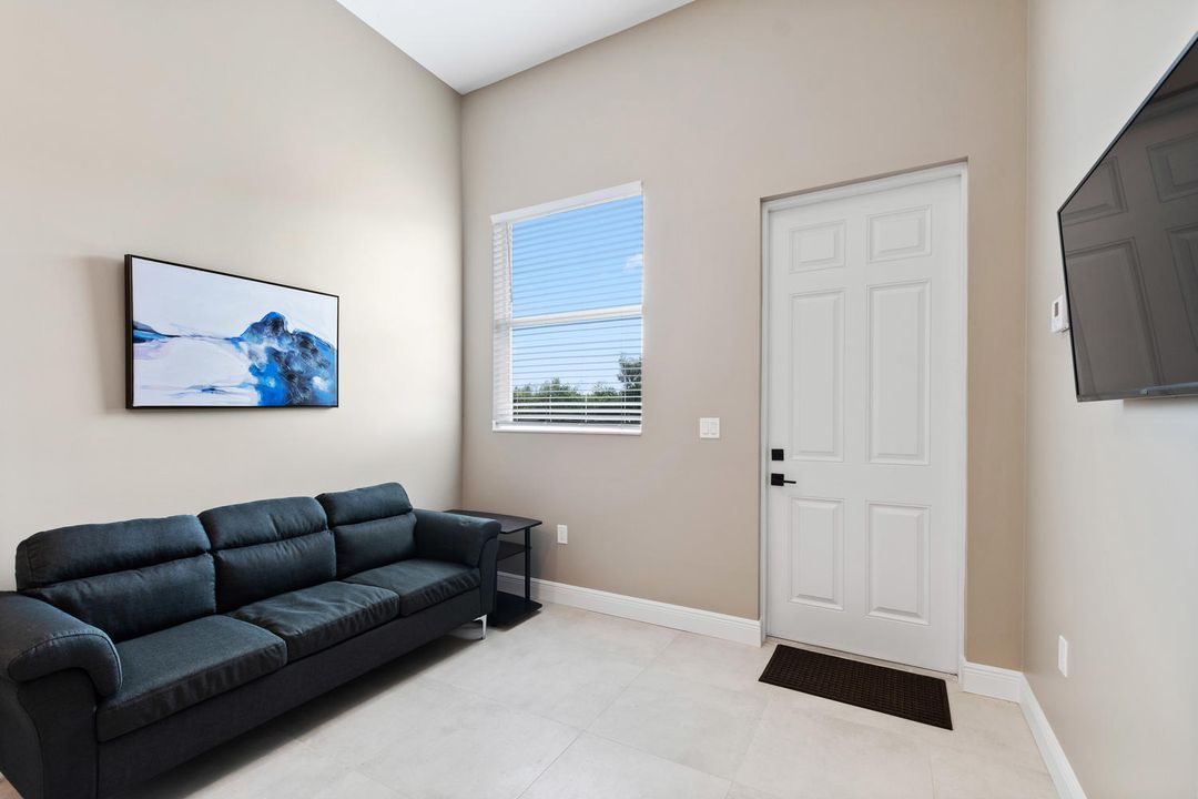 Recently Sold: $5,750,000 (2 beds, 2 baths, 1270 Square Feet)