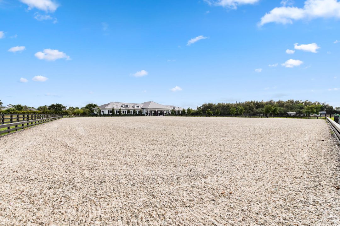 Recently Sold: $5,750,000 (2 beds, 2 baths, 1270 Square Feet)