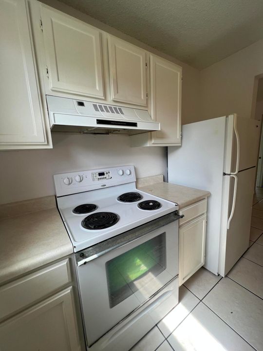 Recently Rented: $1,275 (1 beds, 1 baths, 750 Square Feet)