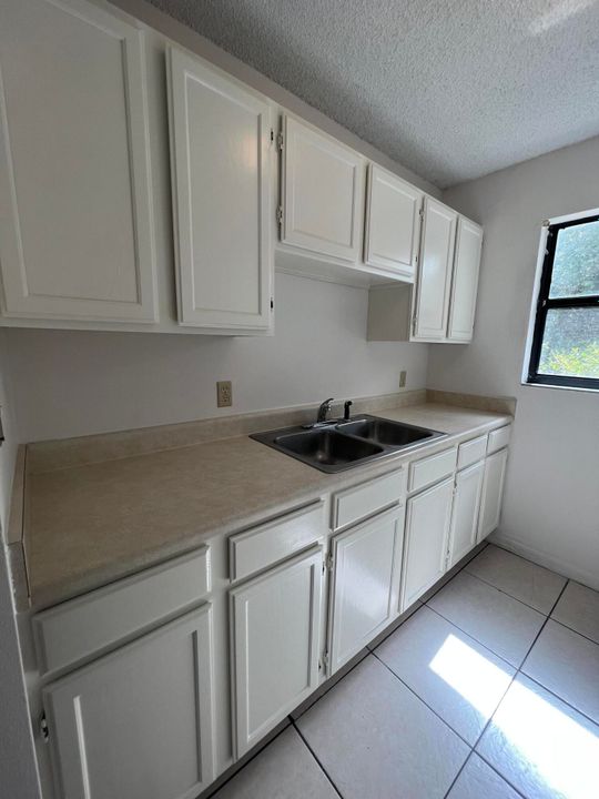Recently Rented: $1,275 (1 beds, 1 baths, 750 Square Feet)