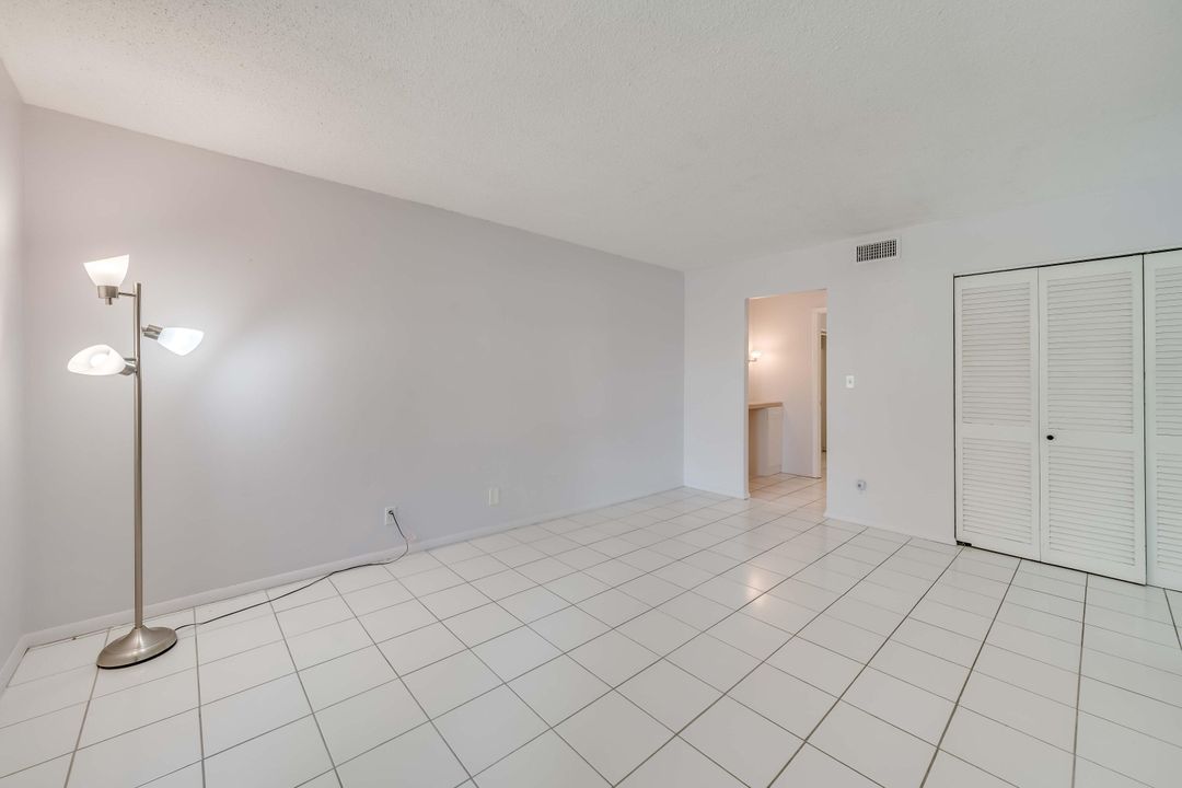 Recently Sold: $140,000 (1 beds, 1 baths, 900 Square Feet)