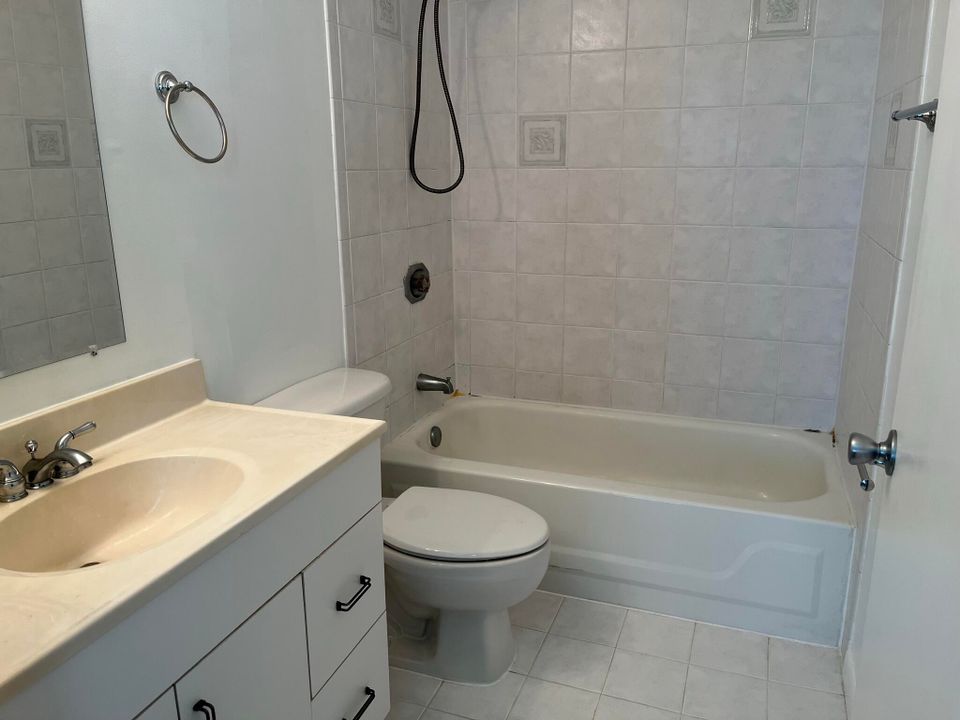 Недавно арендовано: $1,900 (2 спален, 2 ванн, 1034 Квадратных фут)
