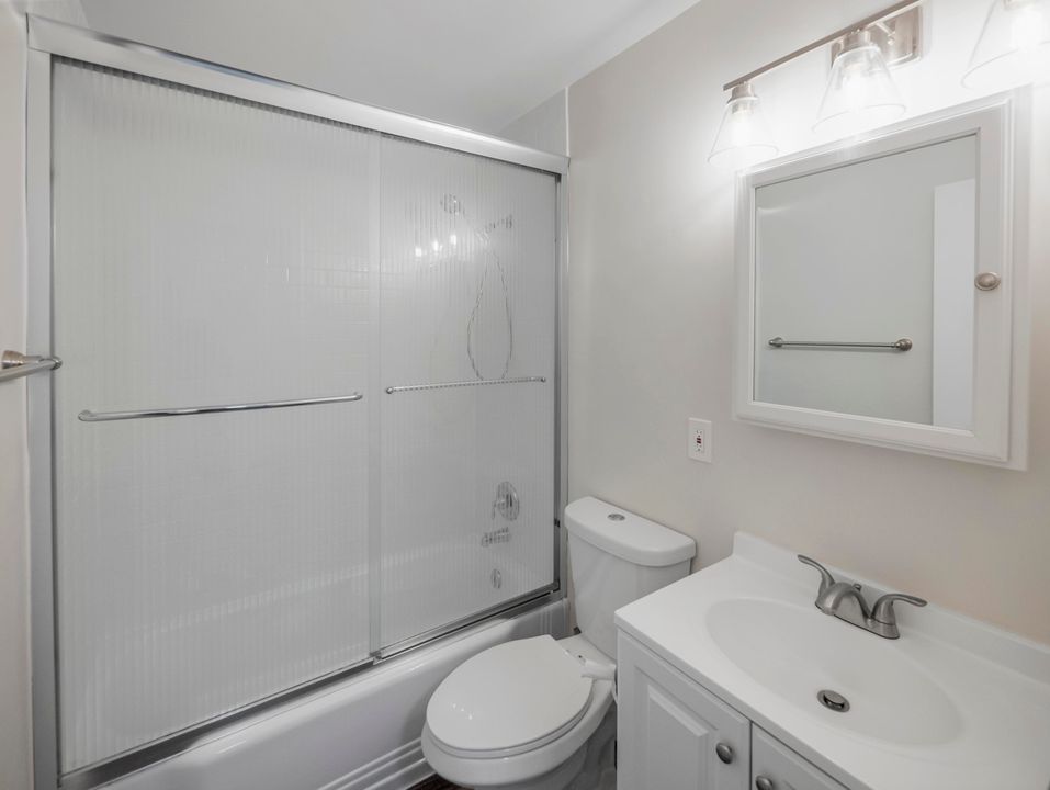 Active With Contract: $1,800 (2 beds, 1 baths, 704 Square Feet)